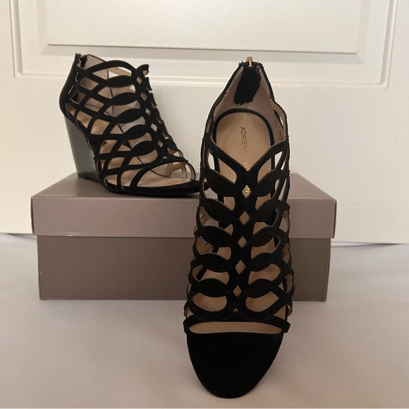 NEW $115 ADRIENNE VITTADINI ALBY BLACK SUEDE STRAPPY CAGE SANDAL - Picture 3 of 7